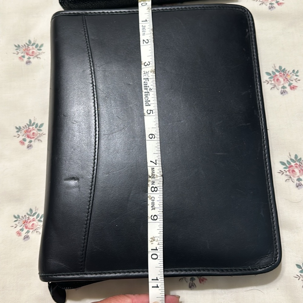 Kirkland signature zip up leather organizer/planner. 7 ring. - Picture 12 of 14
